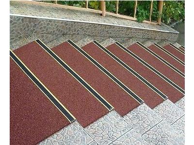 Новый продукт в линейки противоскользящих материалов - резиновая накладка Rubber Step Новый продукт в линейки противоскользящих материалов - резиновая накладка Rubber Step