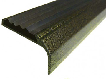 Алюминиевый накладной угол-порог 42/7/23. Бронзовое покрытие с резиновой вставкой и технологическими отверстиями под крепёж.