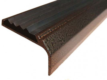 Алюминиевый накладной угол-порог 42/7/23. Медное покрытие с резиновой вставкой и технологическими отверстиями под крепёж.